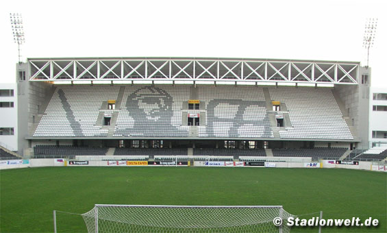 Est&aacute;dio D. Afonso Henriques Guimar&atilde;es - Hintertortrib&uuml;ne