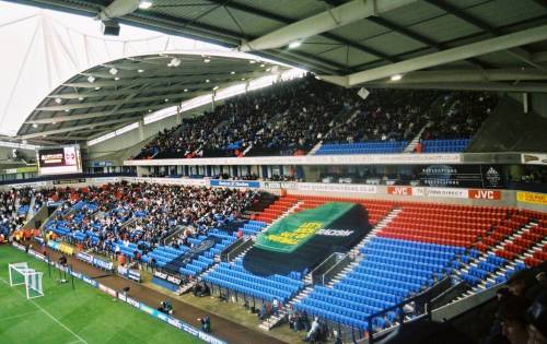 Reebok Stadium - South Stand mit G&auml;stebereich im Oberrang