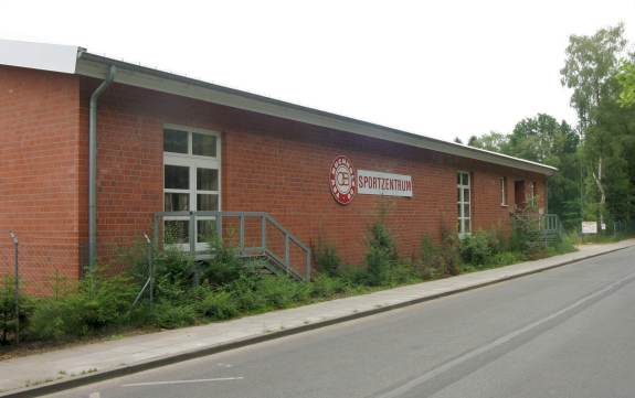 Otto-Koch-Kampfbahn - Au&szlig;enansicht