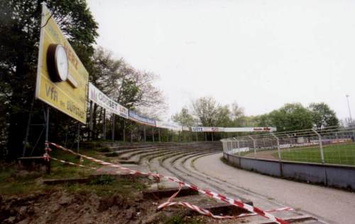 Robert-K&ouml;lsch-Stadion - Hintertorbereich 1: Hang mit Stufen