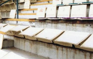 Stadion FK DAC 1904 - Klappsitze auf der Haupttrib�ne