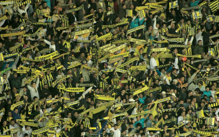 Ş&uuml;kr&uuml; Saracoğlu Stadi