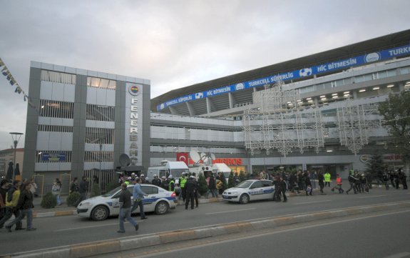 Ş&uuml;kr&uuml; Saracoğlu Stadi