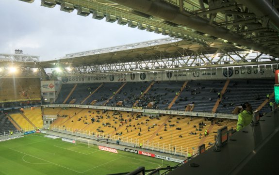 Ş&uuml;kr&uuml; Saracoğlu Stadi