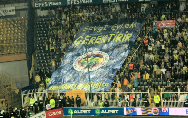 Ş&uuml;kr&uuml; Saracoğlu Stadi