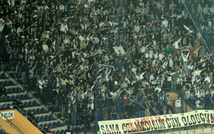 Ş&uuml;kr&uuml; Saracoğlu Stadi