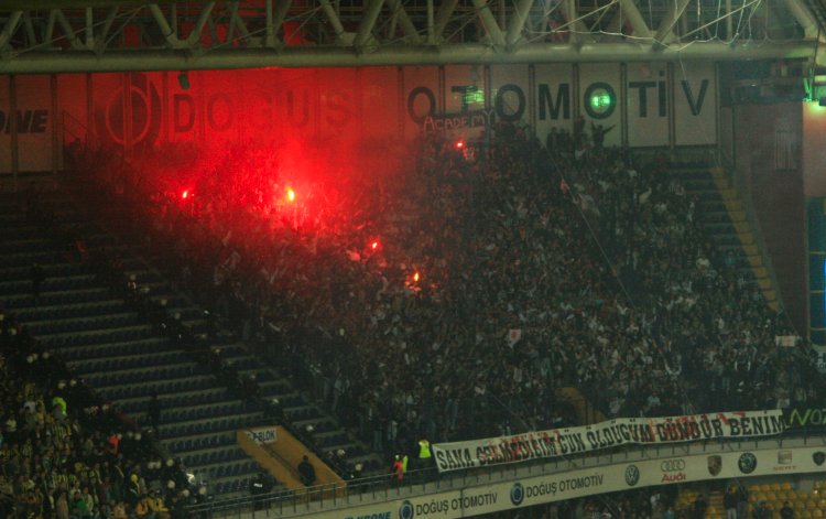 Ş&uuml;kr&uuml; Saracoğlu Stadi