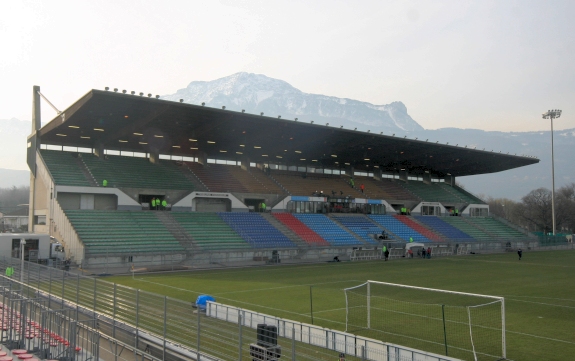 Stade de Lesdigui&egrave;res