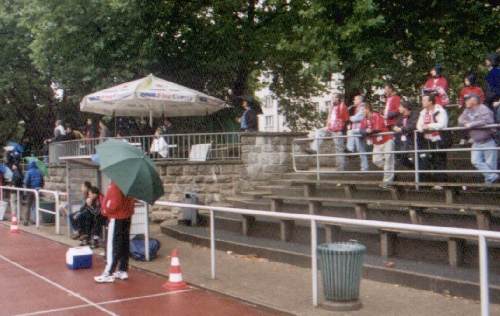 Katzbachstadion - Runde Empore auf einer L&auml;ngsseite