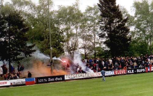 Stadion an der Bresserberger Stra&szlig;e - Gegengerade mit Heimfans