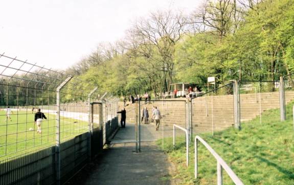 Flughafenstadion (Sportpark H&ouml;henberg) - Gegenseite