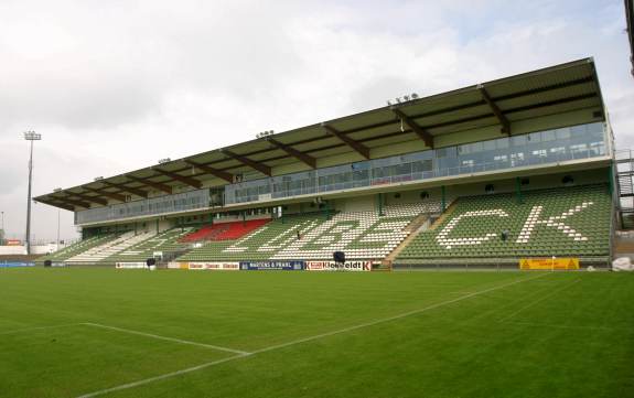 Lohm&uuml;hle - Neue Haupttrib&uuml;ne Vorderansicht