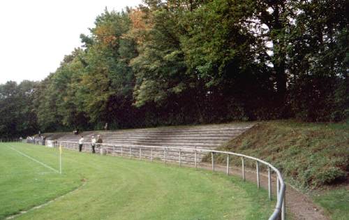 Volksparkstadion - H�here Seite