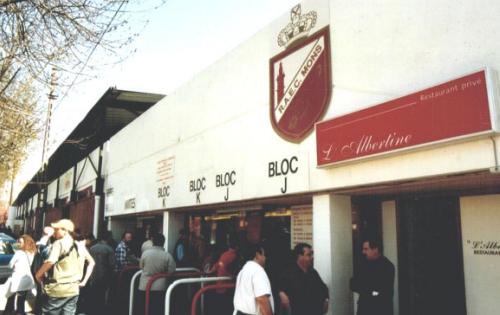 Stade Tondreau - Haupttrib&uuml;ne von au&szlig;en