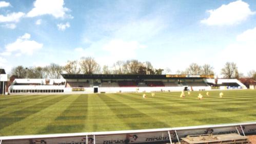 Stade Tondreau - Haupttrib&uuml;ne Innenansicht