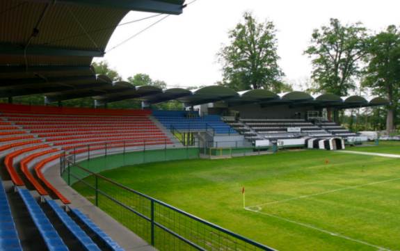 Fasanerija - zusammengebaute Trib&uuml;ne Seite