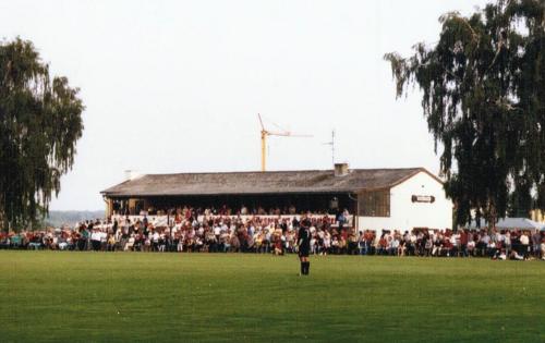Sportplatz an der Frankfurter Str. - Vereinsheim/Balkontrib&uuml;ne
