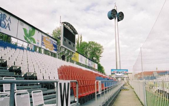 Andruv - Hintertor Stahlrohtrib�ne