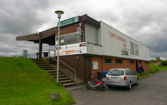 Stadion am F&uuml;nften - Trib&uuml;ne R&uuml;ckansicht