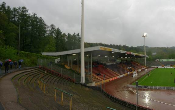 Leimbachstadion - Trib�ne
