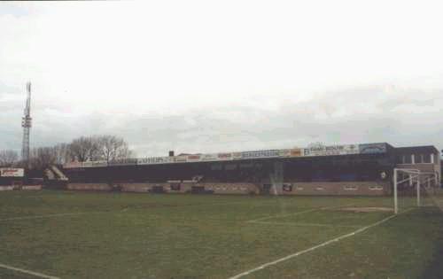 Bergestadion - Hauptrib&uuml;ne aus der Distanz