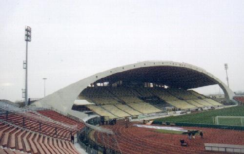 Stadio Friuli - Trib&uuml;ne von der Gegengerade aus gesehen