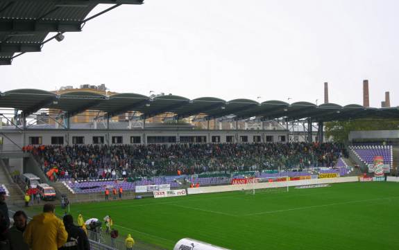 Szusza Ferenc-Stadion - Hintertor ausw&auml;rts