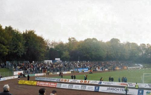 Stadion Zur Sonnenblume - L&auml;ngsseite eins