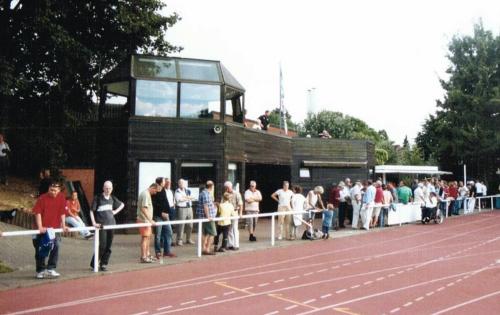 Elbestadion - Ecke mit Geb&auml;ude